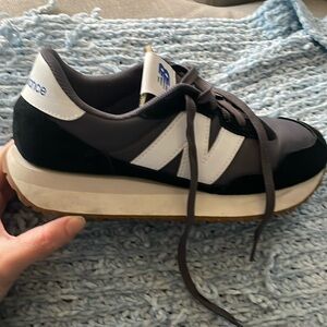 New Balance 237